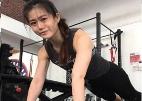 Клип Лиза Черным Розовым трахается друг с другом своим парнем, была популярна